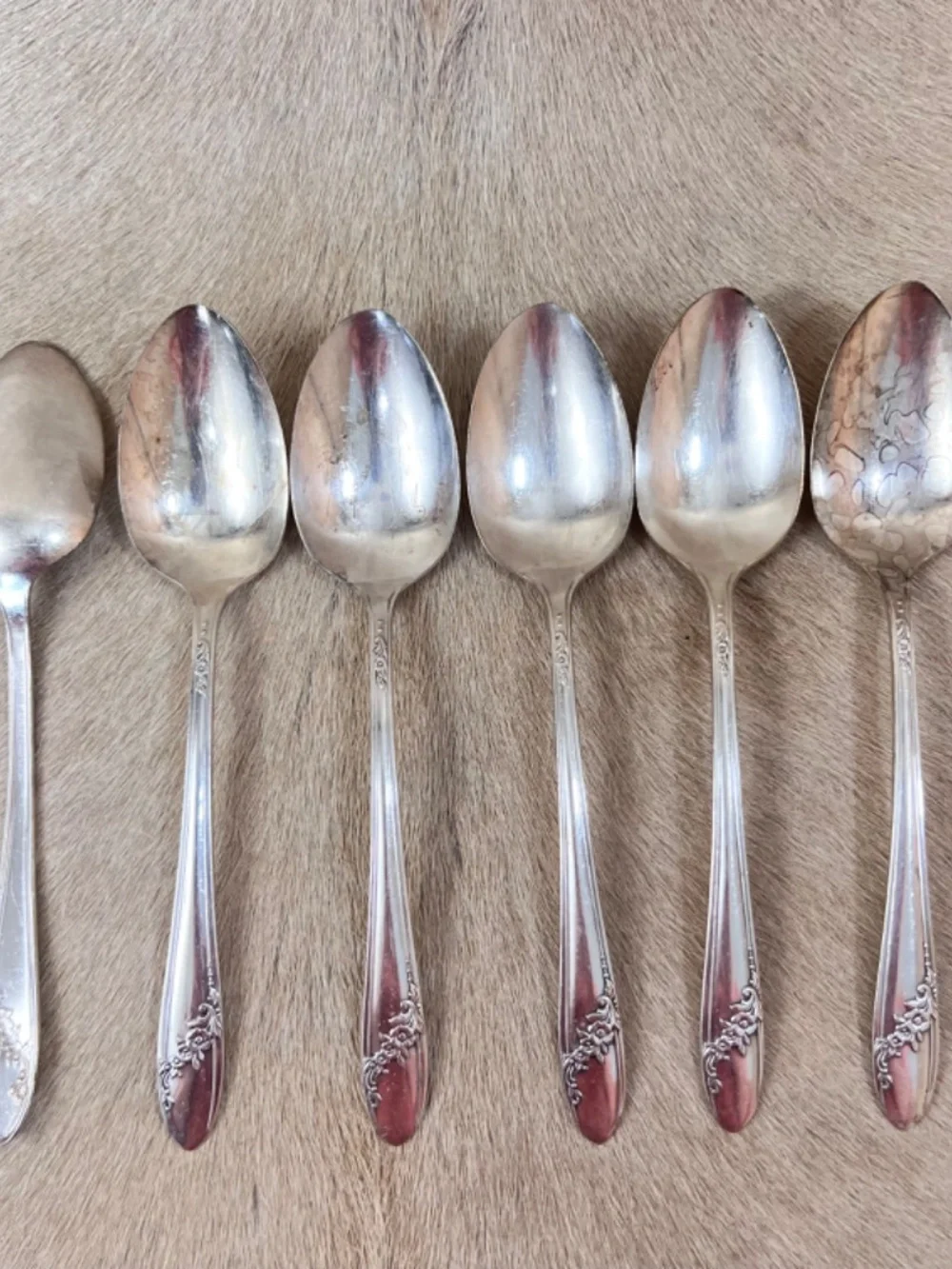 Oneida Silver Prestige 1946 Queen Bess Silverplate 50-Piece Flatware Set w/ Box